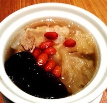 薬膳レストランの肌を潤すスープ・・乾燥肌に最適！！