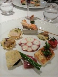 辛い時はおいしいものを食べて元気をつけよう。