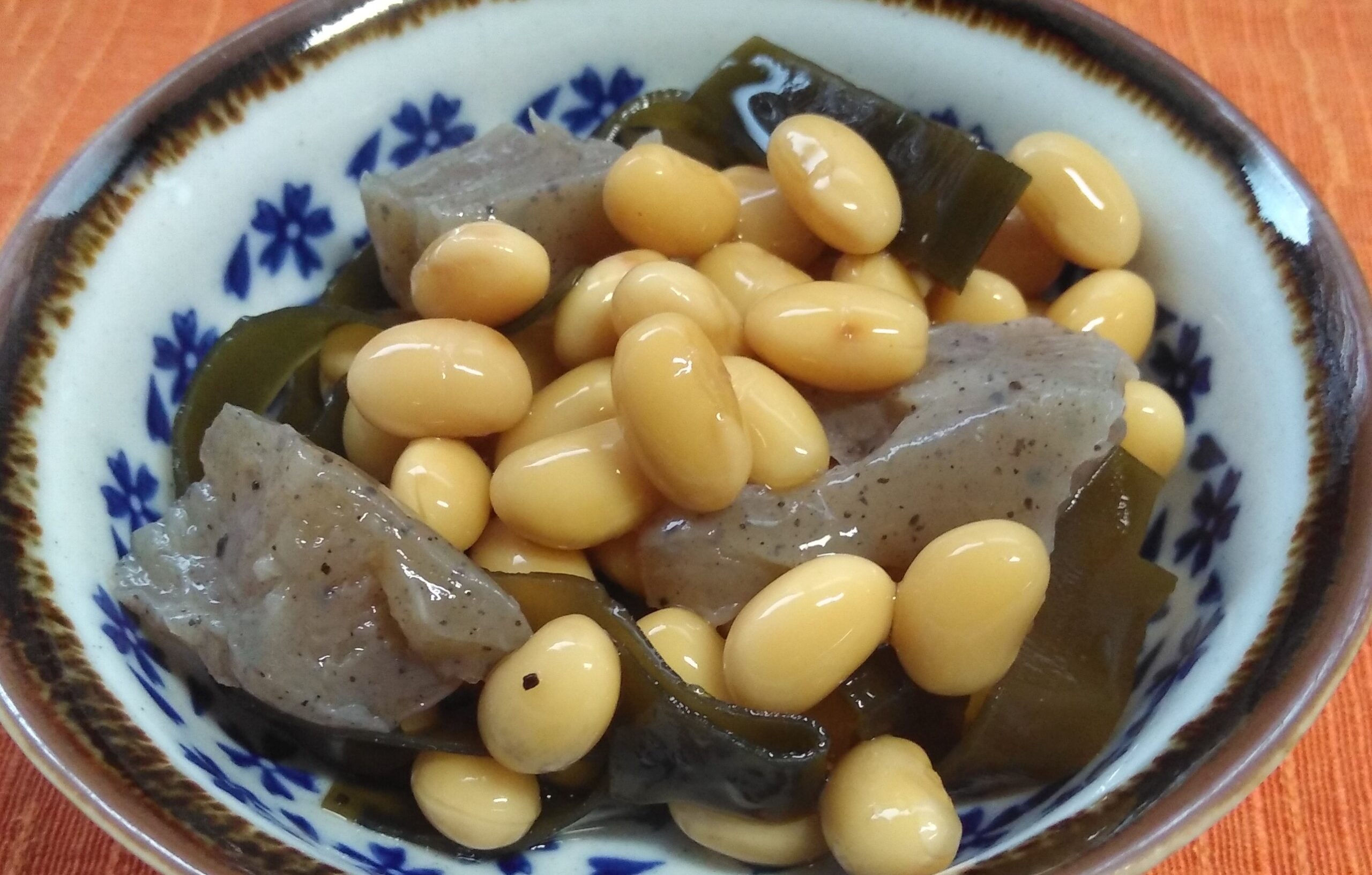 今日の献立は、食物繊維たっぷりの煮豆